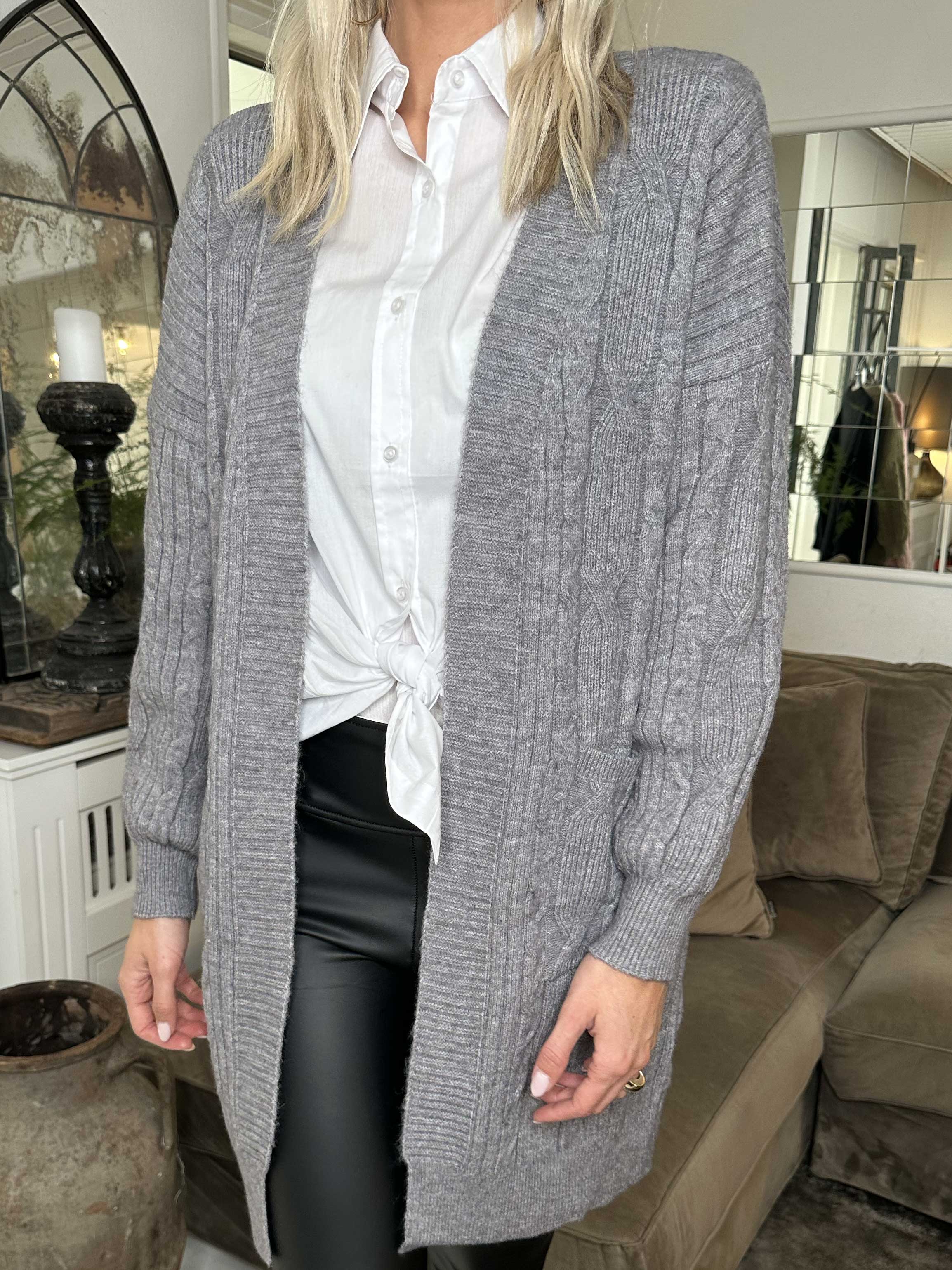 Valeria - Skön och tjock stickad kofta med fickor